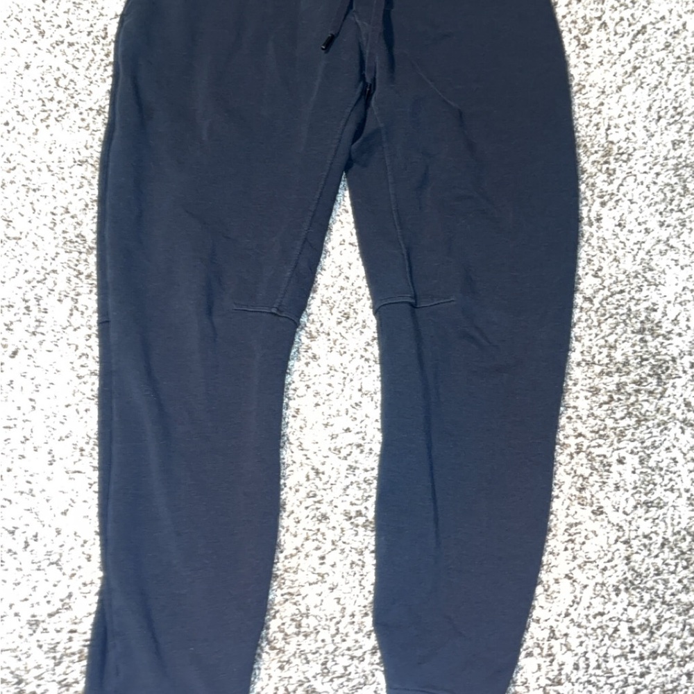 Men’s black lululemon joggers